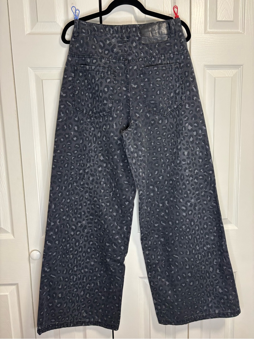 Adidas Originals Denim Loose Pants in Carbon Snow Leopard / size 28 / NWOT - Picture 4 of 5